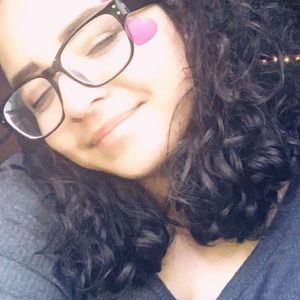 Meet your Posher, Mona